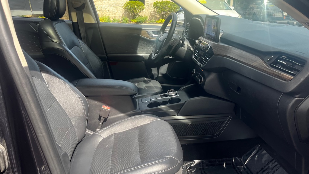 Photo 37 of this FORD ESCAPE