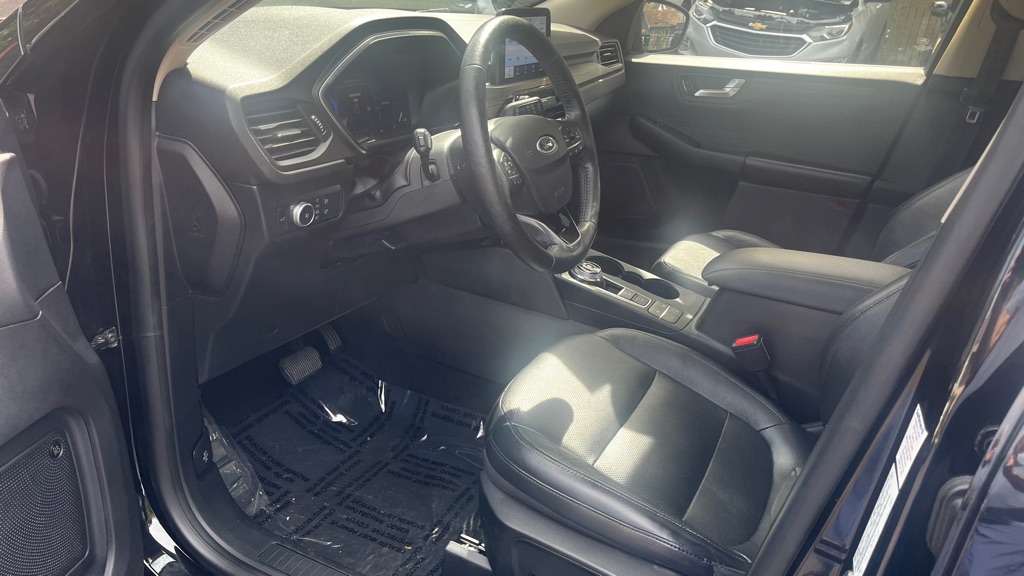 Photo 30 of this FORD ESCAPE