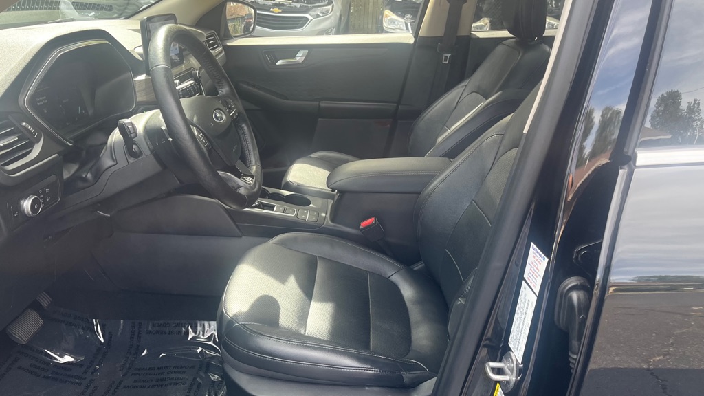 Photo 31 of this FORD ESCAPE