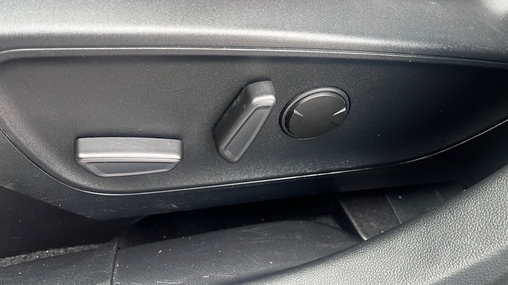 Photo 33 of this FORD ESCAPE