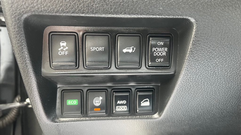 Photo 22 of this NISSAN ROGUE