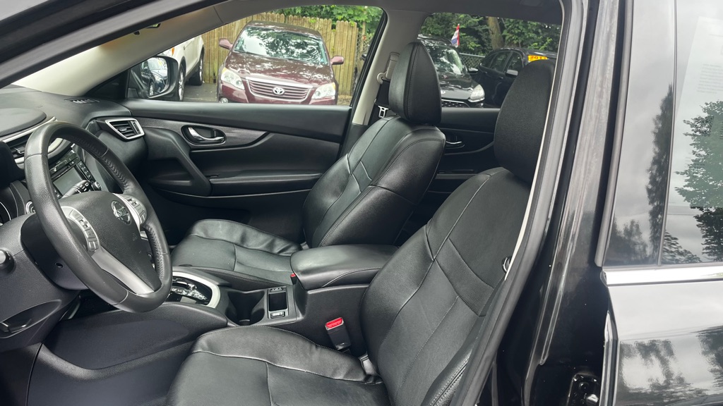 Photo 25 of this NISSAN ROGUE