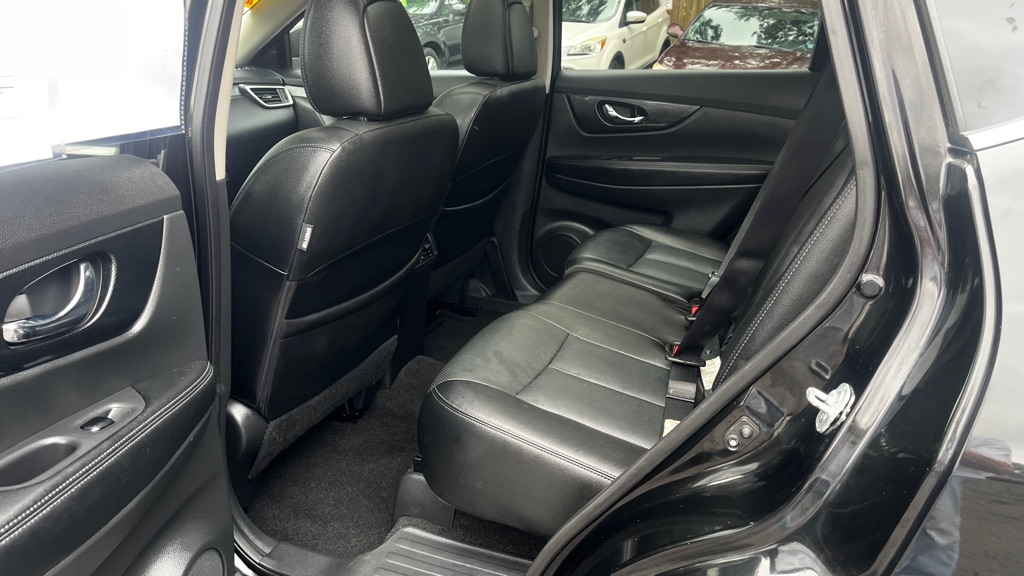 Photo 35 of this NISSAN ROGUE