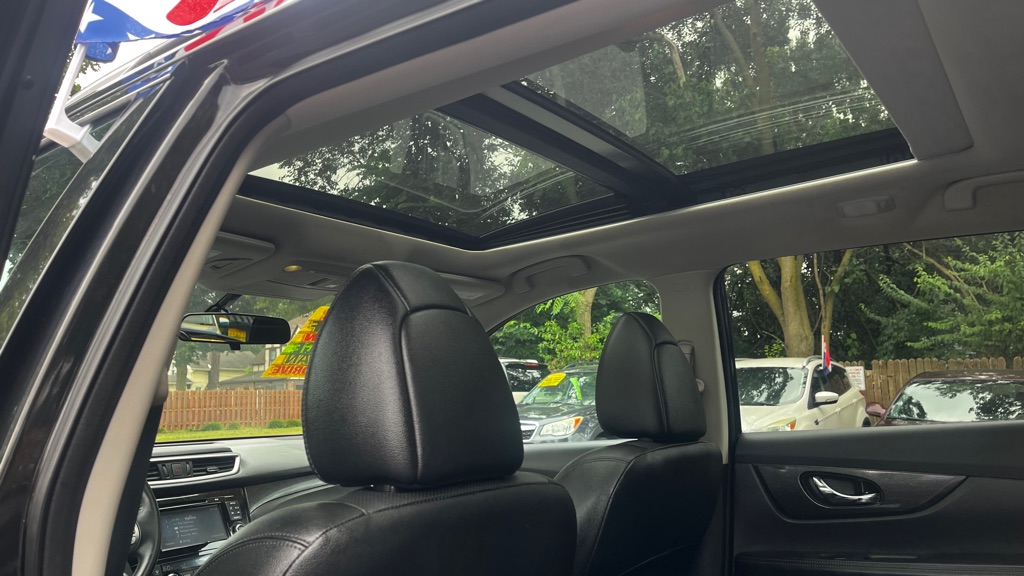 Photo 33 of this NISSAN ROGUE