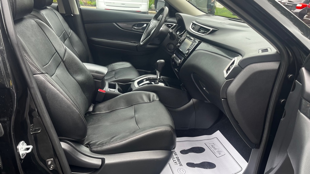 Photo 30 of this NISSAN ROGUE