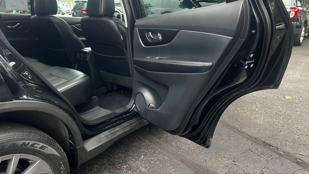 Photo 42 of this NISSAN ROGUE