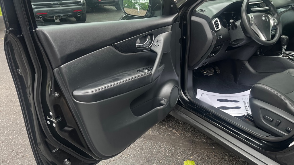 Photo 23 of this NISSAN ROGUE