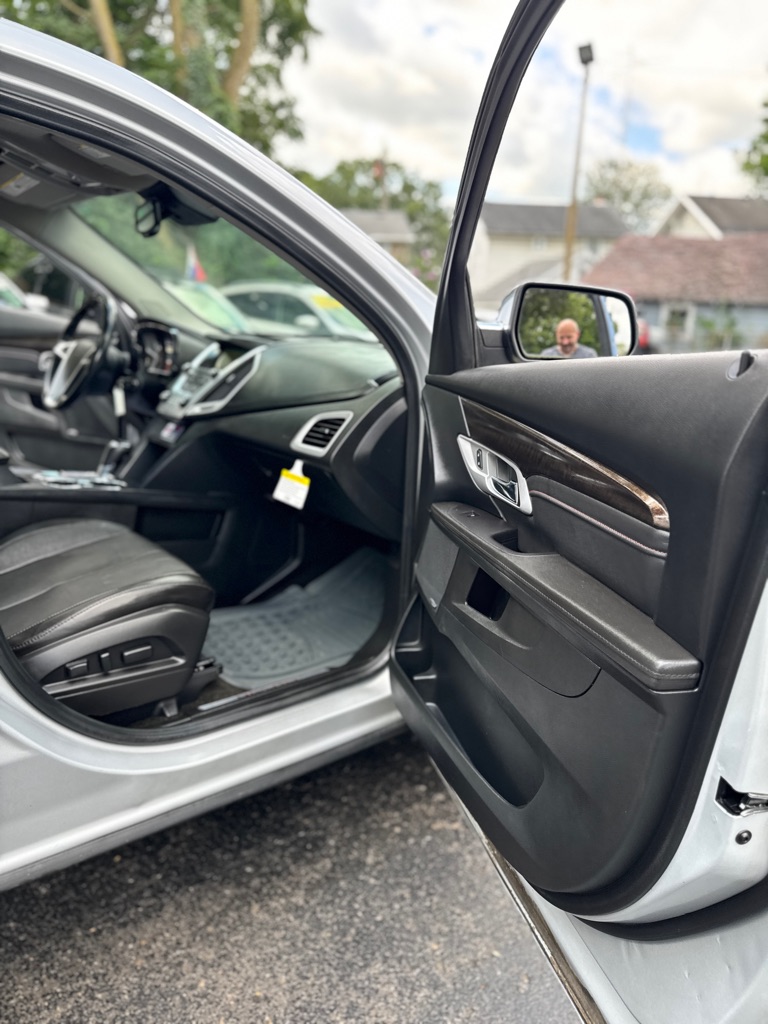 Photo 37 of this GMC TERRAIN