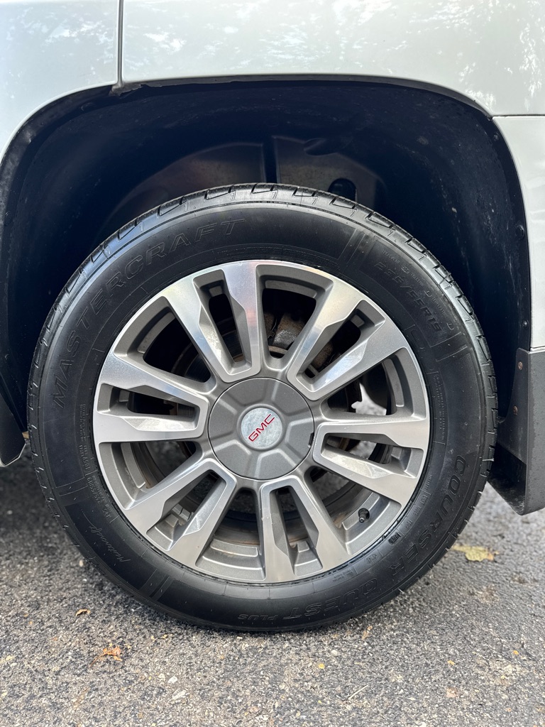 Photo 14 of this GMC TERRAIN
