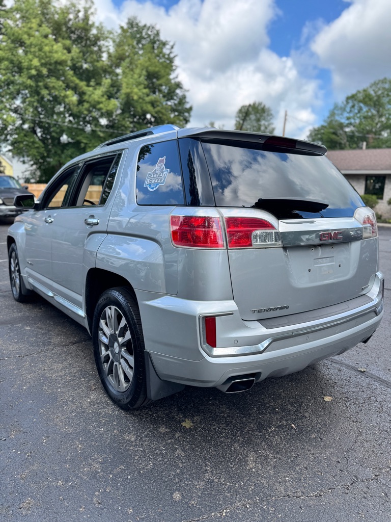 Photo 3 of this GMC TERRAIN
