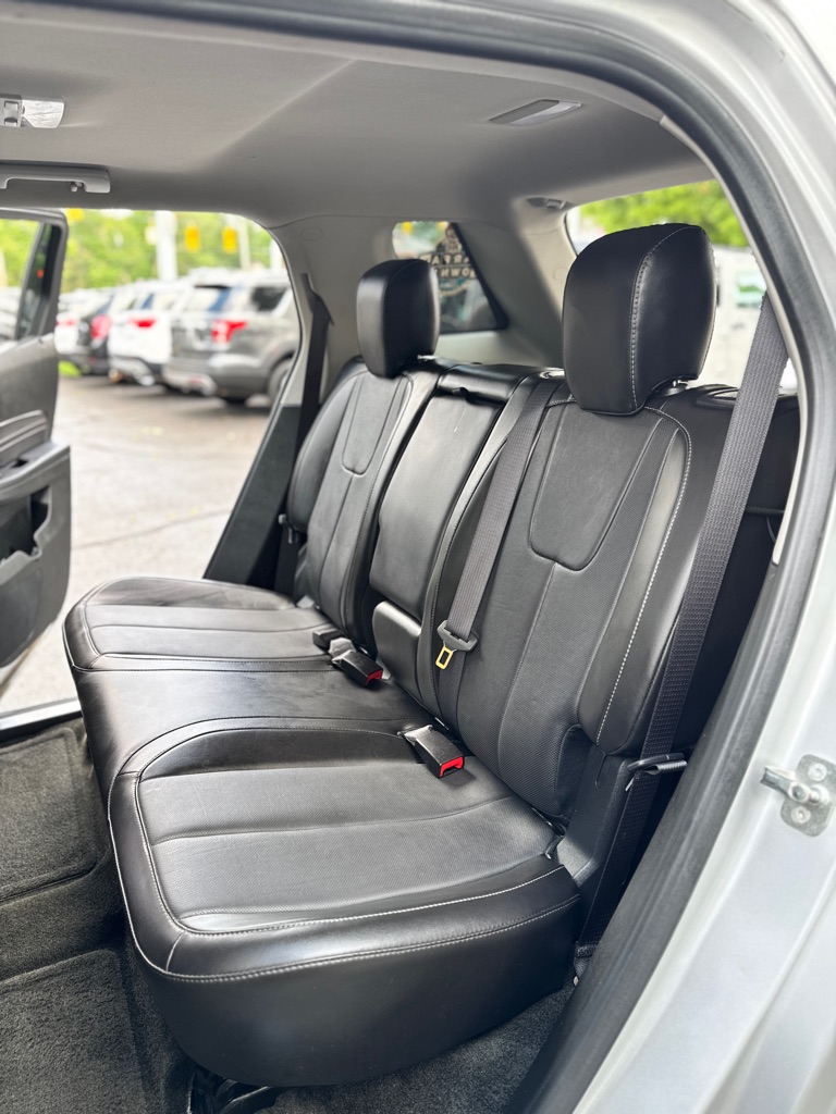 Photo 31 of this GMC TERRAIN