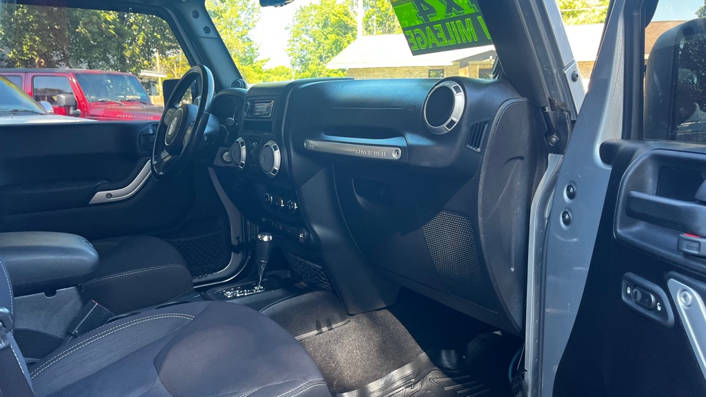 Photo 24 of this JEEP WRANGLER UNLIMI
