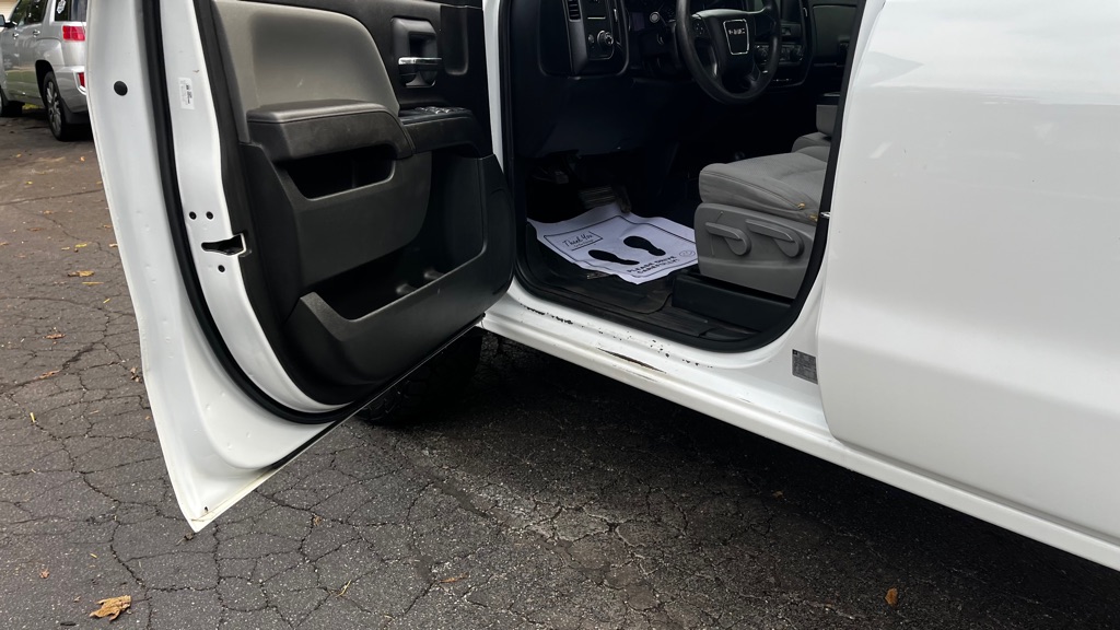 Photo 27 of this GMC SIERRA 1500