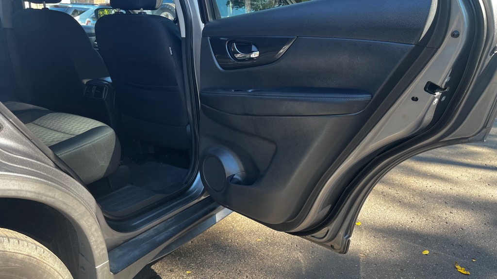 Photo 41 of this NISSAN ROGUE
