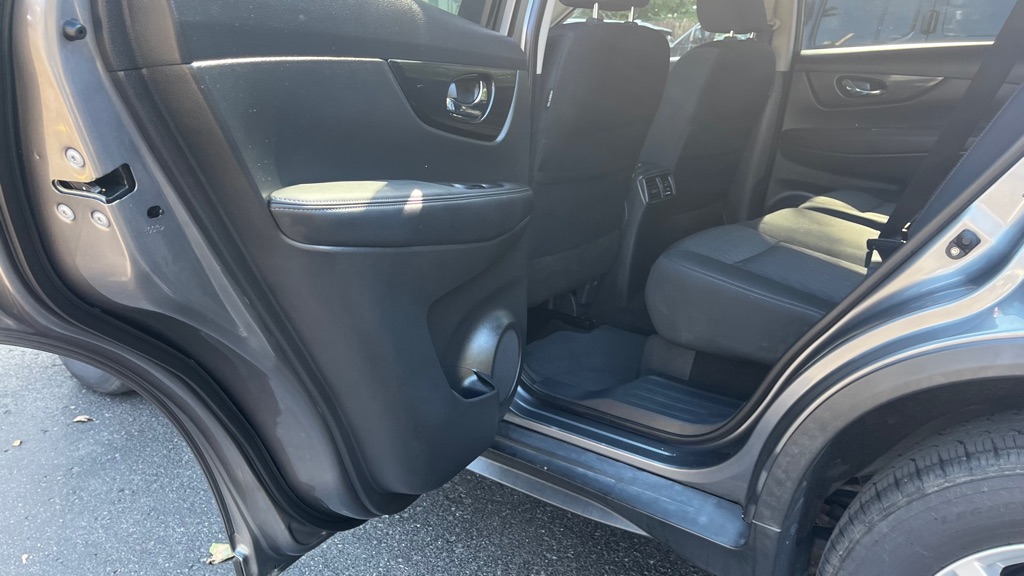 Photo 34 of this NISSAN ROGUE