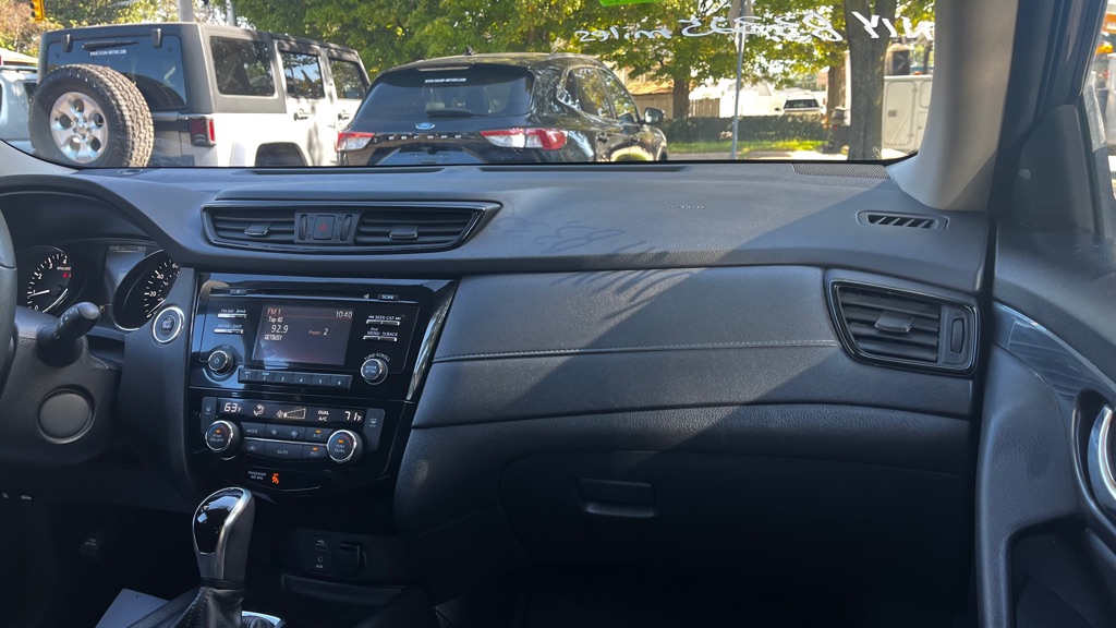 Photo 39 of this NISSAN ROGUE