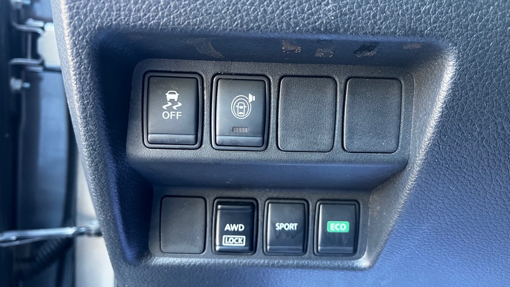 Photo 22 of this NISSAN ROGUE