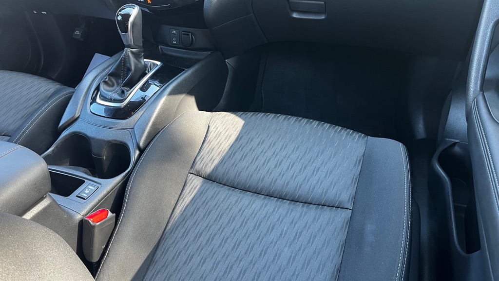 Photo 38 of this NISSAN ROGUE