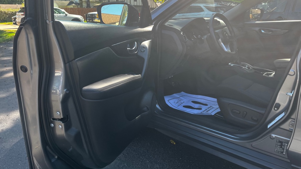 Photo 24 of this NISSAN ROGUE