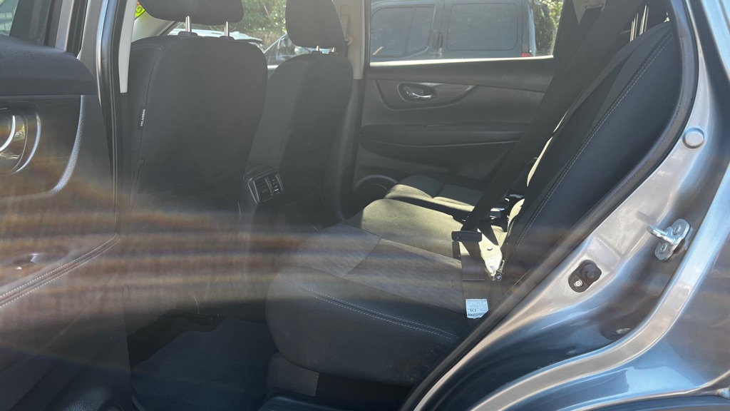 Photo 35 of this NISSAN ROGUE