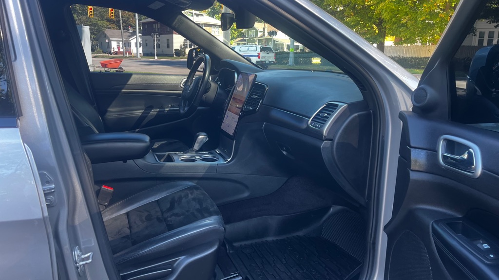 Photo 29 of this JEEP GRAND CHEROKEE