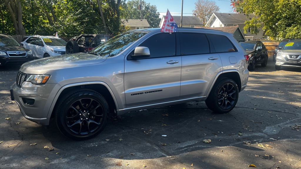 Photo 2 of this JEEP GRAND CHEROKEE