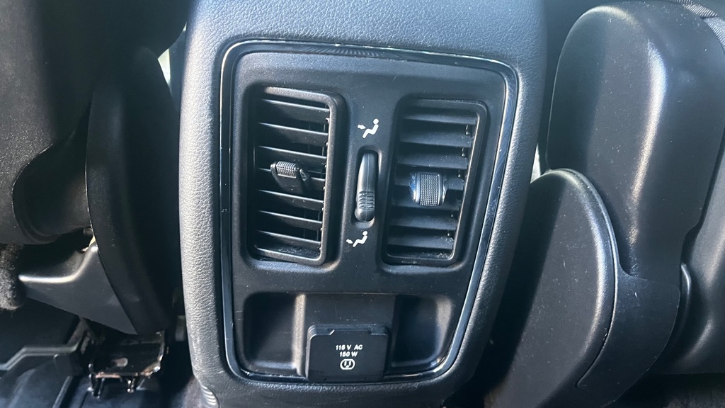 Photo 35 of this JEEP GRAND CHEROKEE