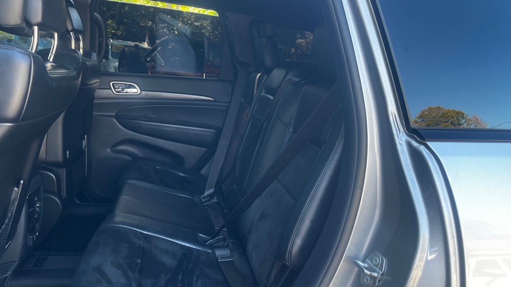 Photo 38 of this JEEP GRAND CHEROKEE
