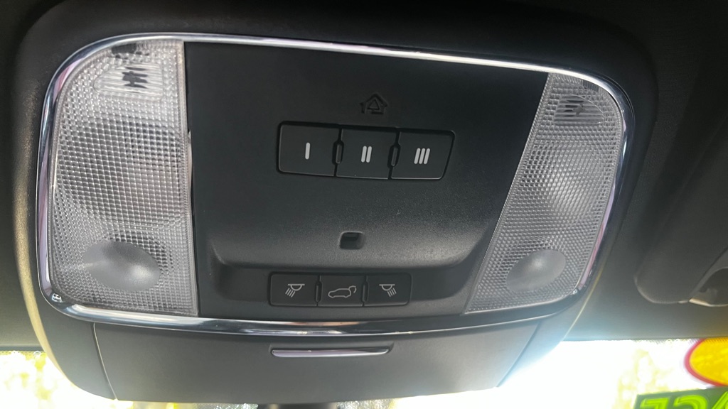 Photo 19 of this JEEP GRAND CHEROKEE