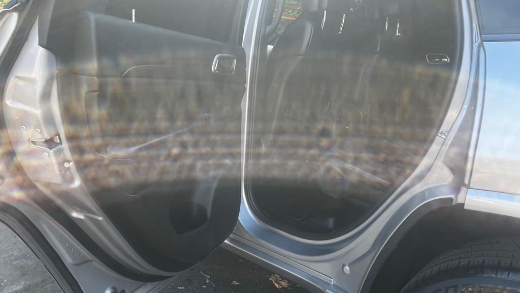 Photo 36 of this JEEP GRAND CHEROKEE