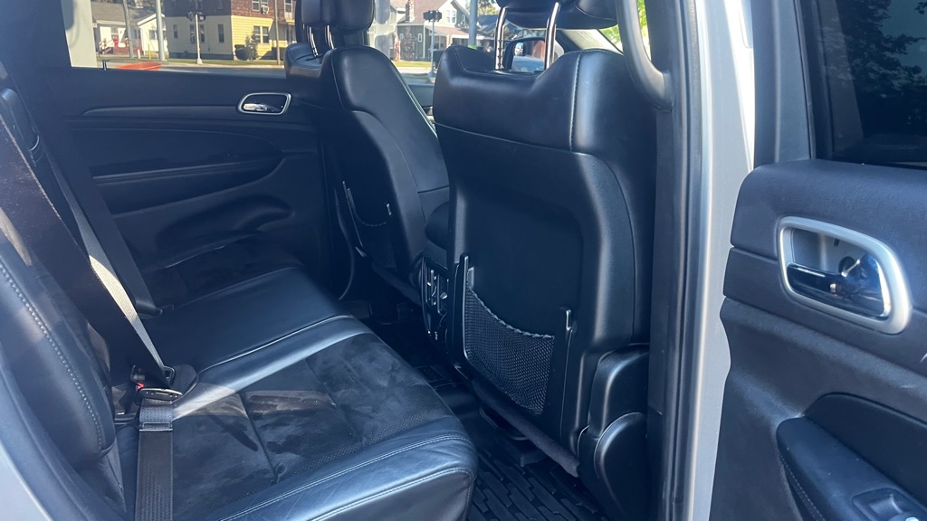 Photo 44 of this JEEP GRAND CHEROKEE