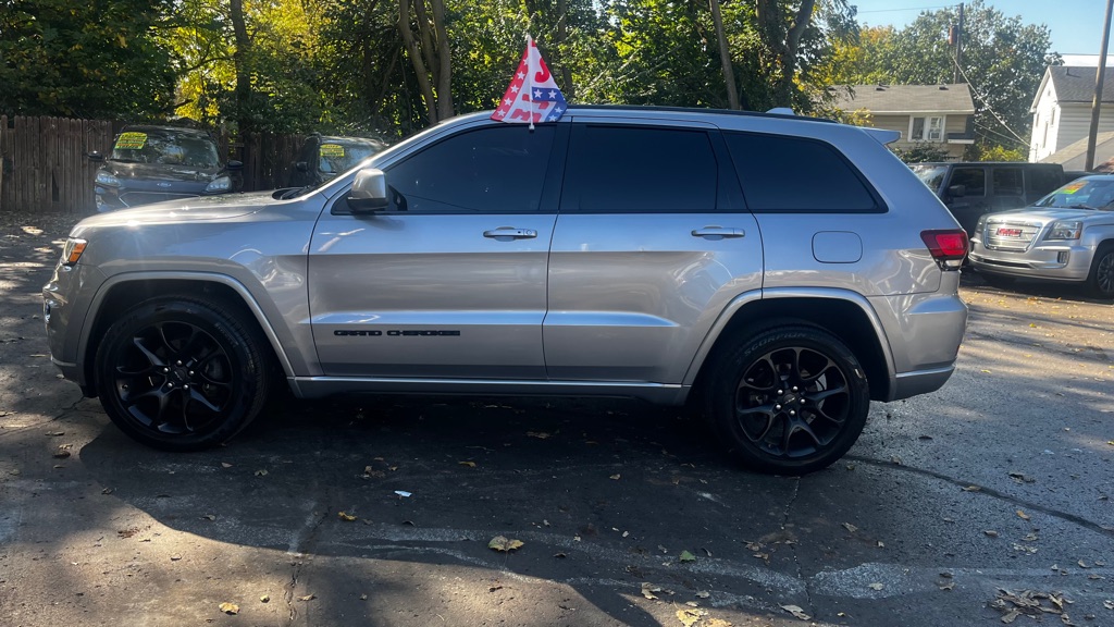 Photo 3 of this JEEP GRAND CHEROKEE