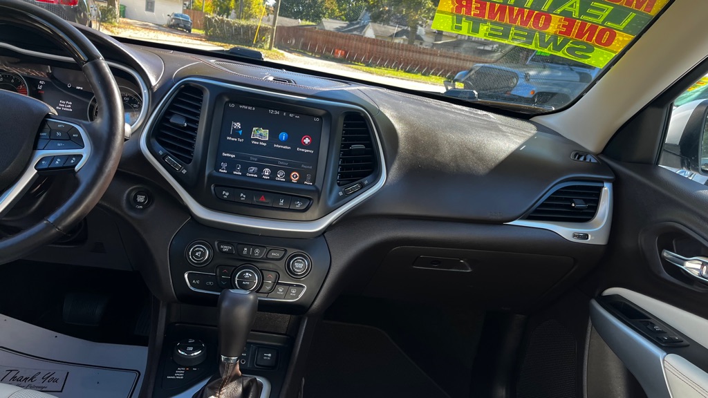 Photo 44 of this JEEP CHEROKEE