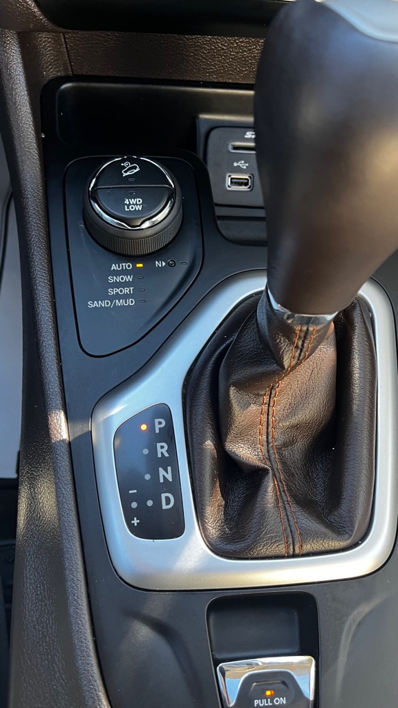 Photo 28 of this JEEP CHEROKEE