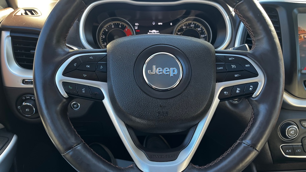Photo 22 of this JEEP CHEROKEE