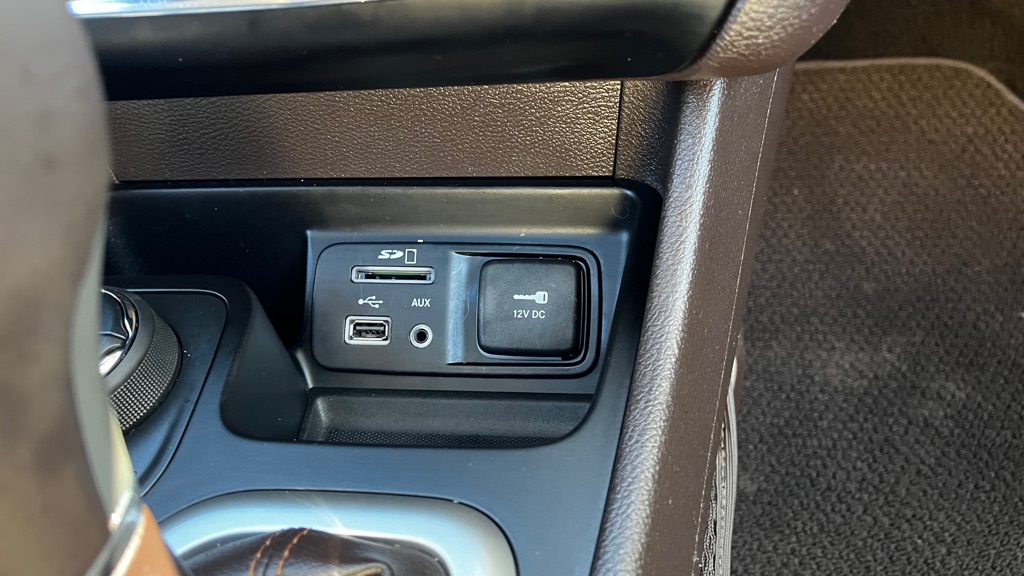 Photo 27 of this JEEP CHEROKEE