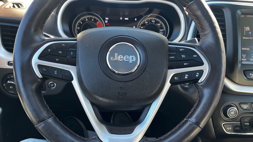 Photo 18 of this JEEP CHEROKEE