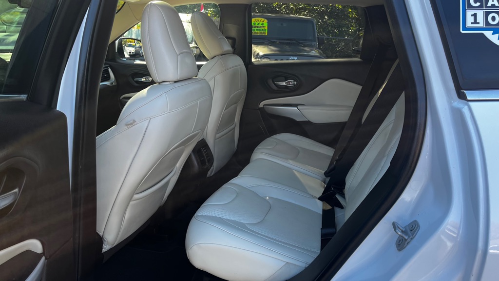 Photo 39 of this JEEP CHEROKEE
