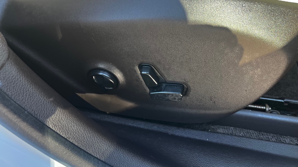Photo 36 of this JEEP CHEROKEE