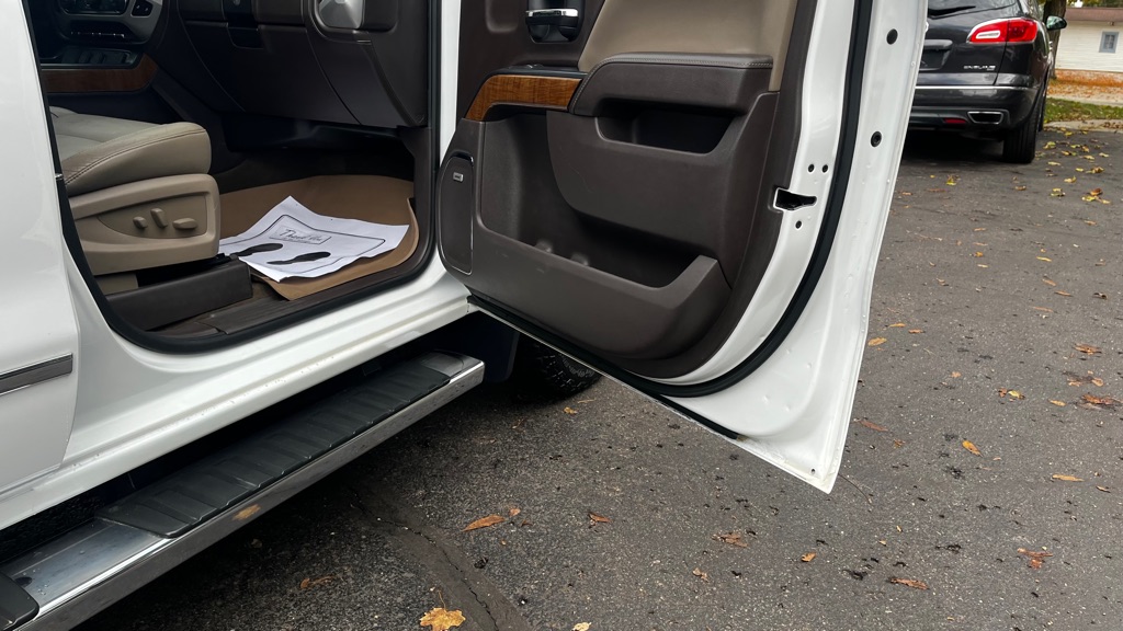 Photo 32 of this GMC SIERRA 1500