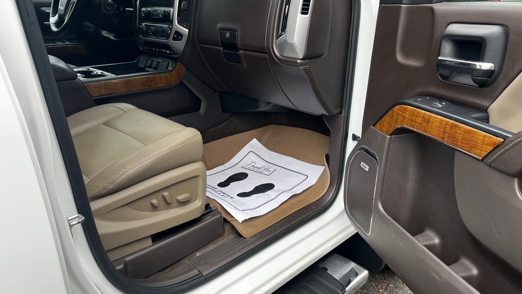 Photo 33 of this GMC SIERRA 1500
