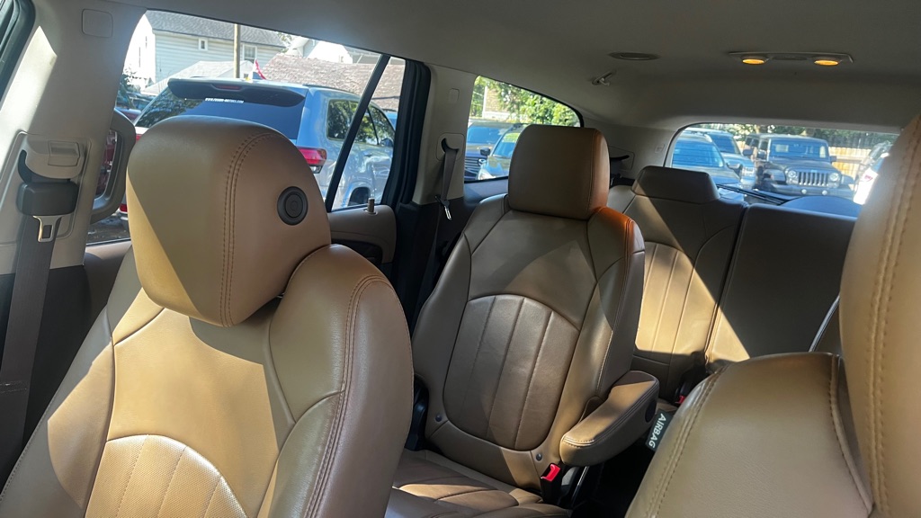 Photo 23 of this BUICK ENCLAVE