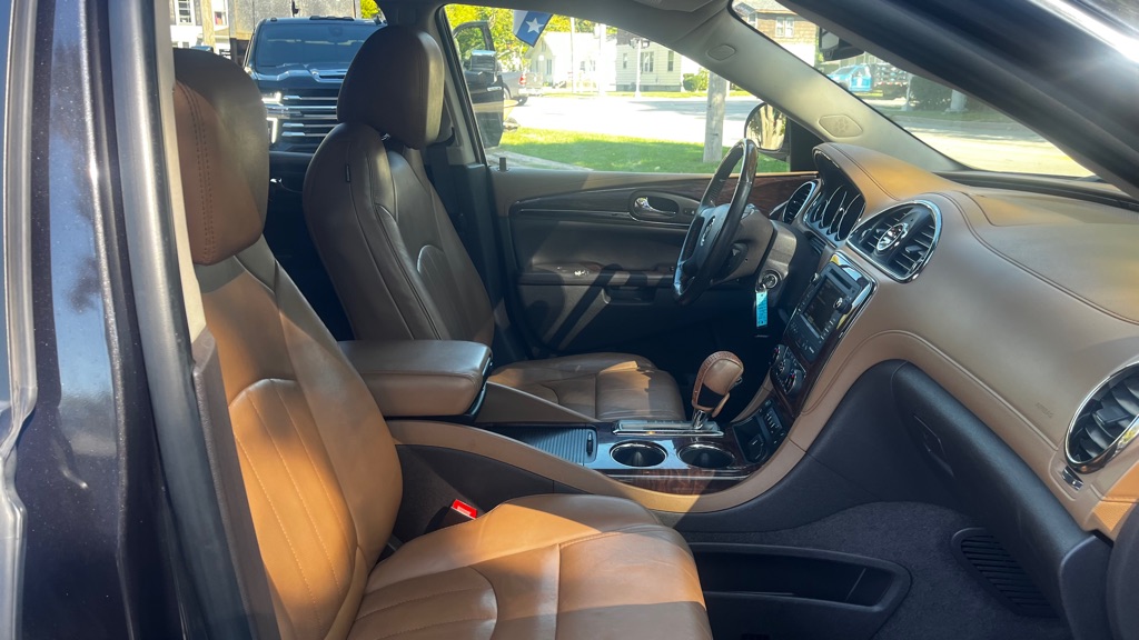 Photo 33 of this BUICK ENCLAVE
