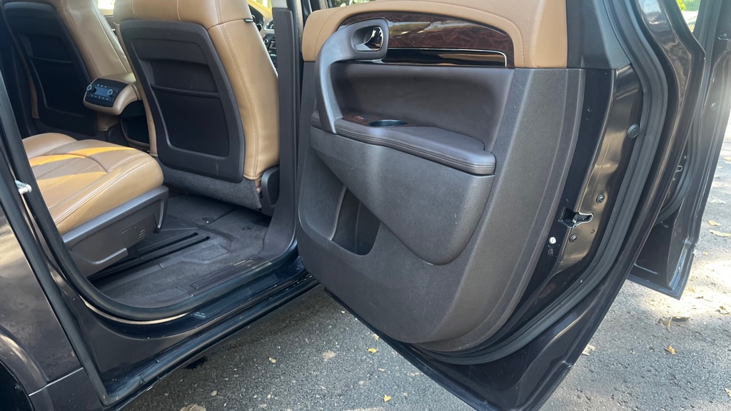 Photo 45 of this BUICK ENCLAVE