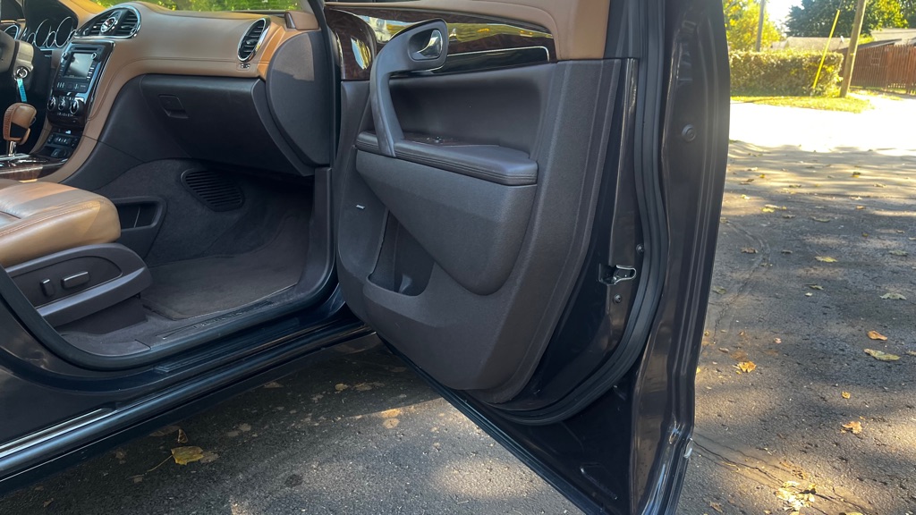 Photo 31 of this BUICK ENCLAVE