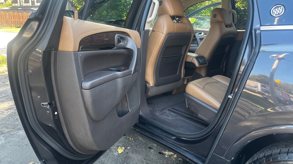 Photo 38 of this BUICK ENCLAVE