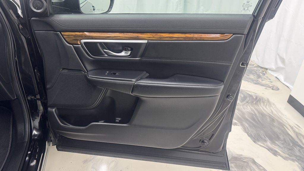 Photo 25 of this HONDA CR-V