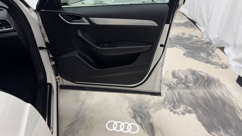 Photo 26 of this AUDI Q3