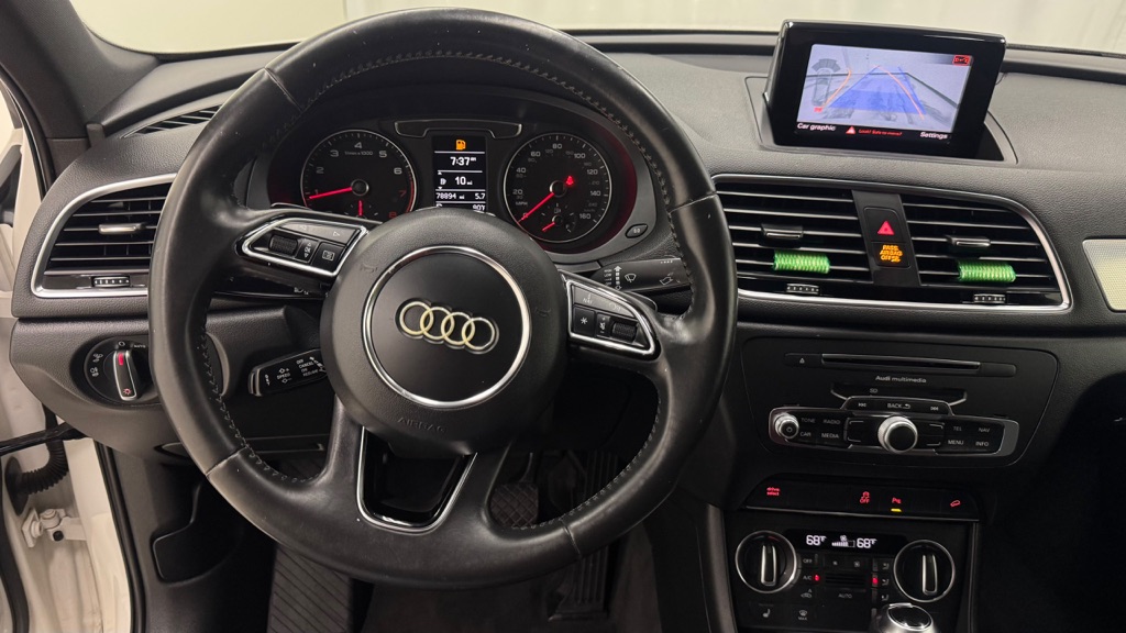 Photo 16 of this AUDI Q3
