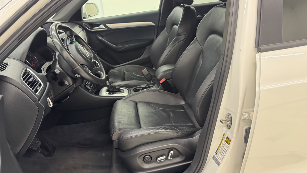 Photo 15 of this AUDI Q3